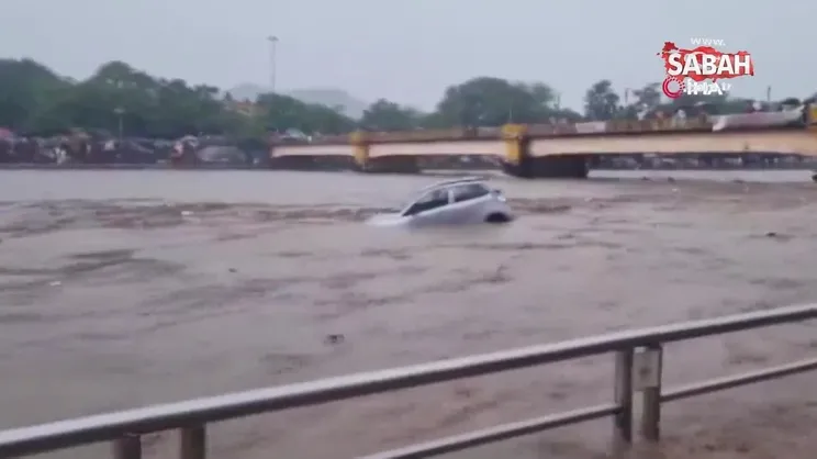 Hindistan’da sel: 11 ölü | Video