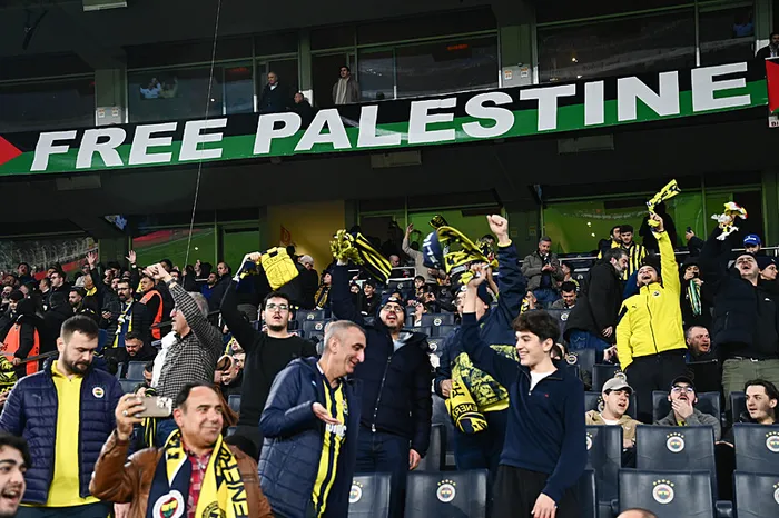 fenerbahce-ve-besiktastan-ziraat-turkiye-kupasinda-ortak-filistin-cagrisi-1766512550375.jpeg