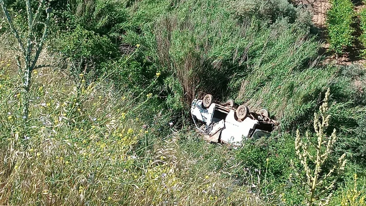 Manisa’da feci kaza: Uçuruma düşen aracın sürücüsü öldü! Manisa’da feci kaza: Uçuruma düşen aracın sürücüsü öldü!
