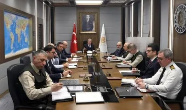 Bakan Akar’dan komutanlarla toplantı