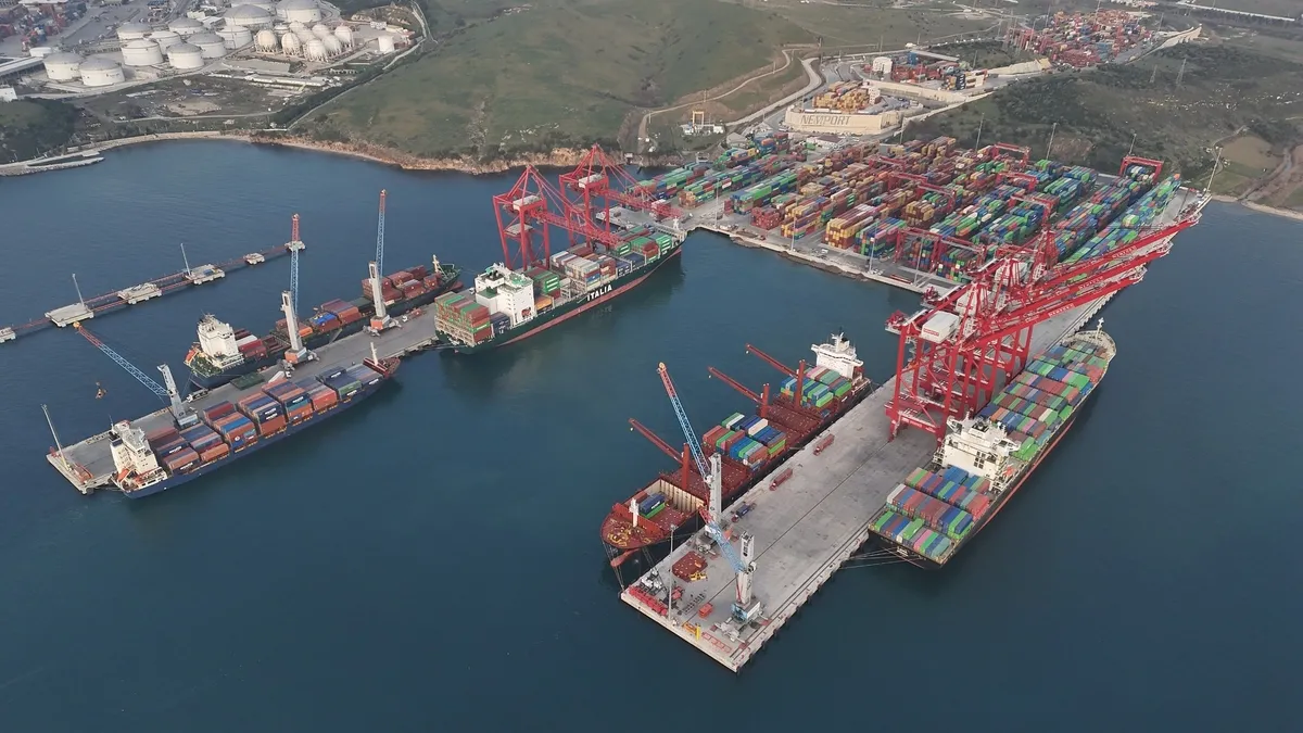 Bakan Uraloğlu açıkladı: Deniz ticaretinde rekor! Elleçlenen yük miktarı 50 milyon tona dayandı Bakan Uraloğlu açıkladı: Deniz ticaretinde rekor! Elleçlenen yük miktarı 50 milyon tona dayandı