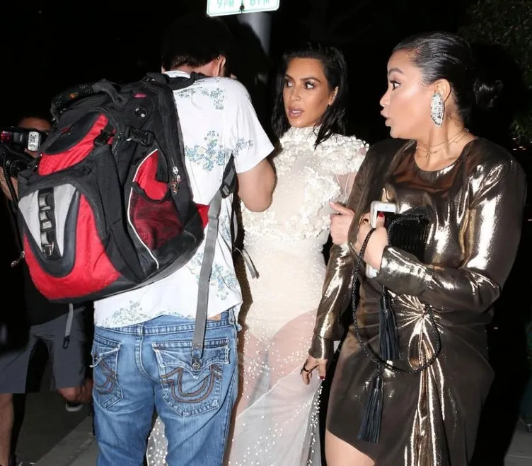 Kim Kardashian katıldığı davette hayranının tacizine uğradı