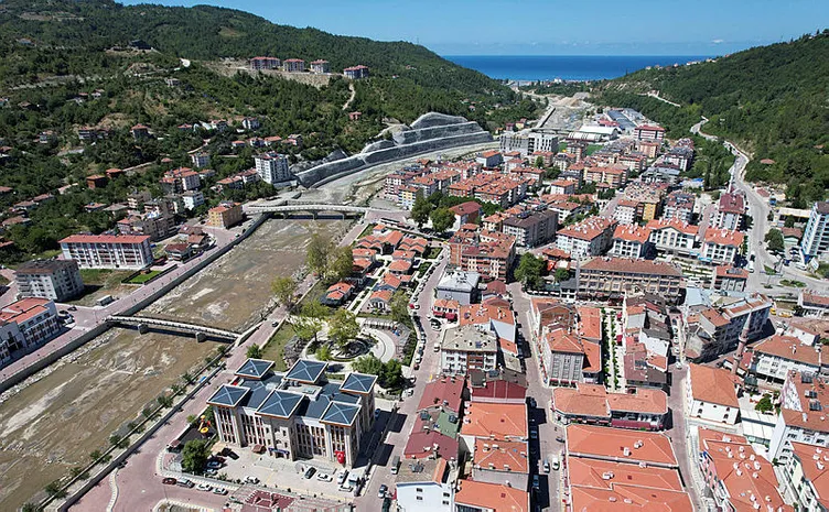 SON DAKİKA! Bakan Kurum: Sözümüzü tuttuk ilçeleri ayağa kaldırdık! Selin vurduğu Bozkurt Karadeniz’in Bodrum’u oldu