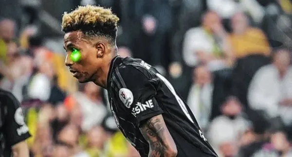 besiktasli-oyuncunun-gozune-lazer-tutmustu-supheli-taraftara-savciliktan-spordan-men-cezasi-1746442739240.jpg