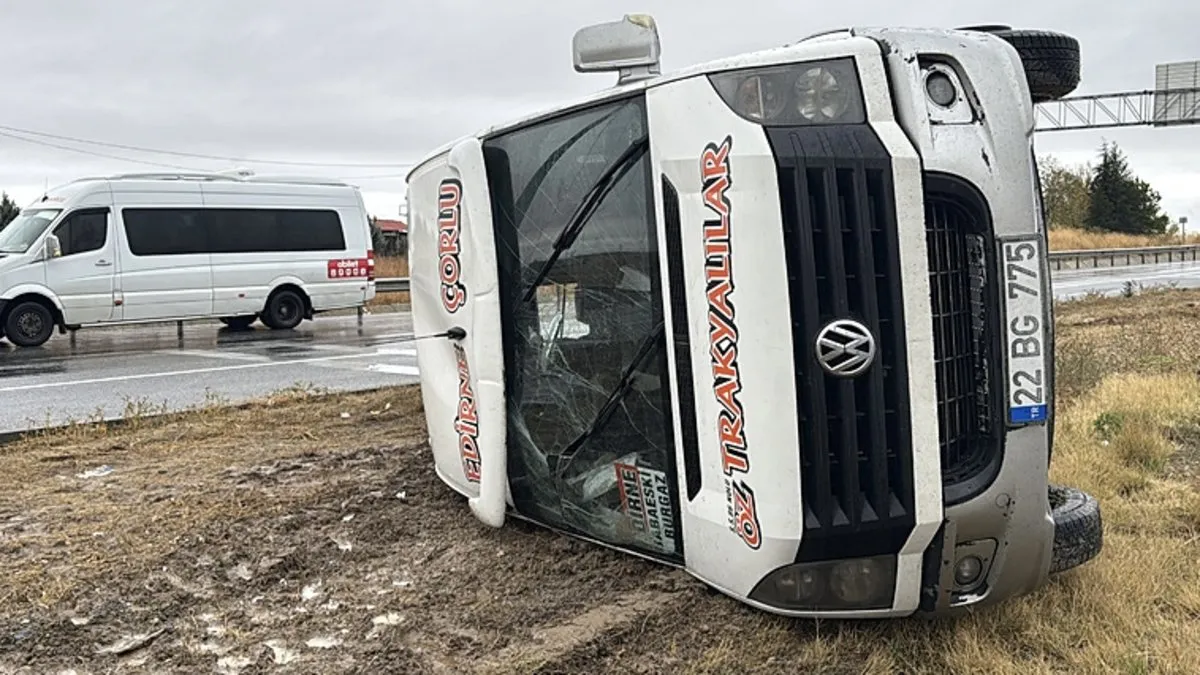 Kırklareli’nde korkutan kaza: Yolcu minibüsü devrildi! Çok sayıda yaralı var