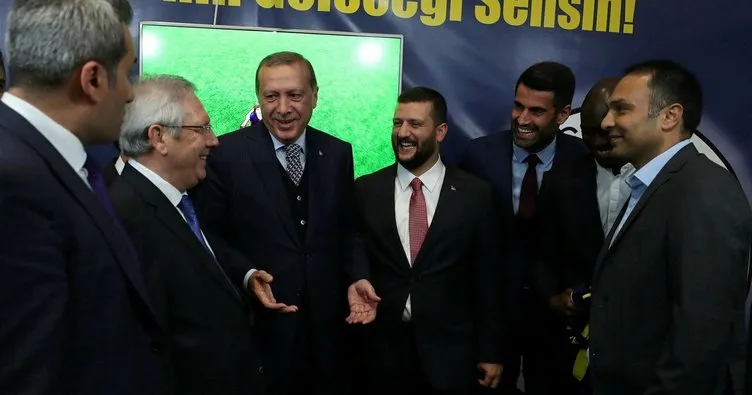 Cumhurbaşkanı Erdoğan Fenerbahçe’nin standını ziyaret etti