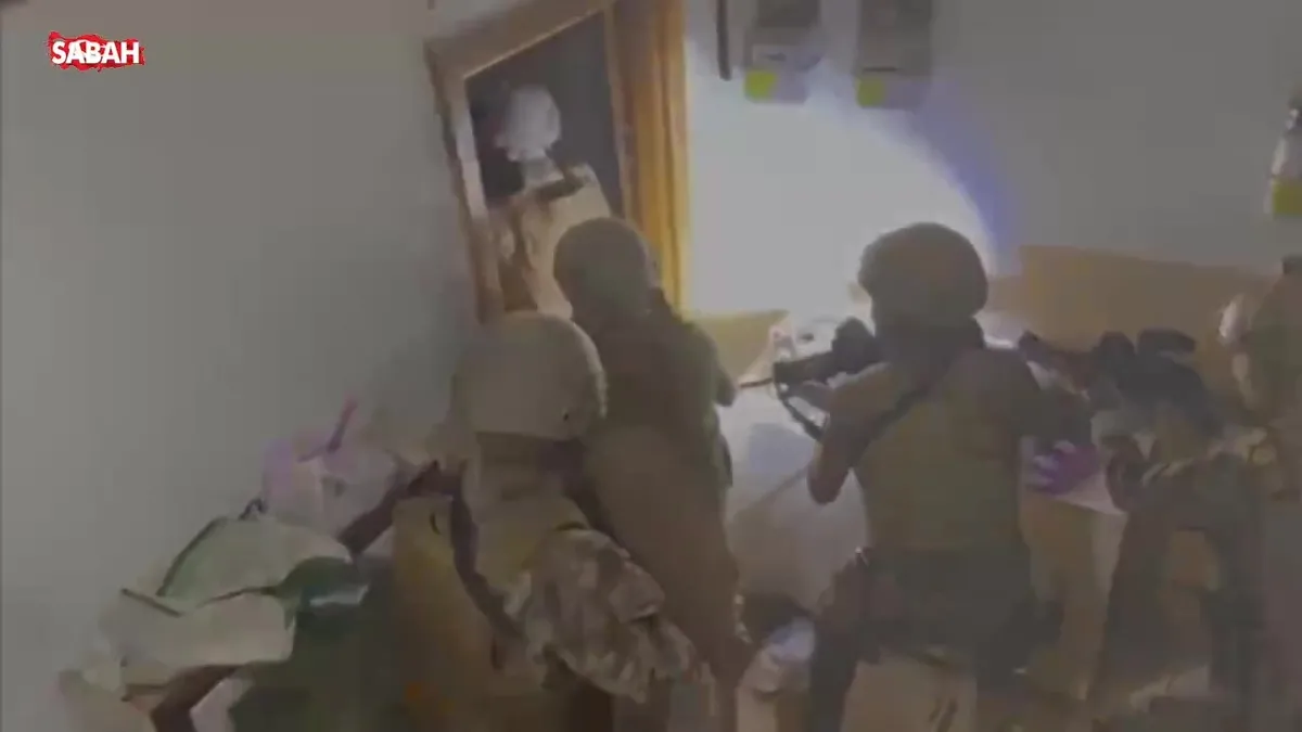 İstanbul merkezli dolandırıcılık operasyonu: 20 Gözaltı | Video videosunu izle İstanbul merkezli dolandırıcılık operasyonu: 20 Gözaltı | Video videosunu izle