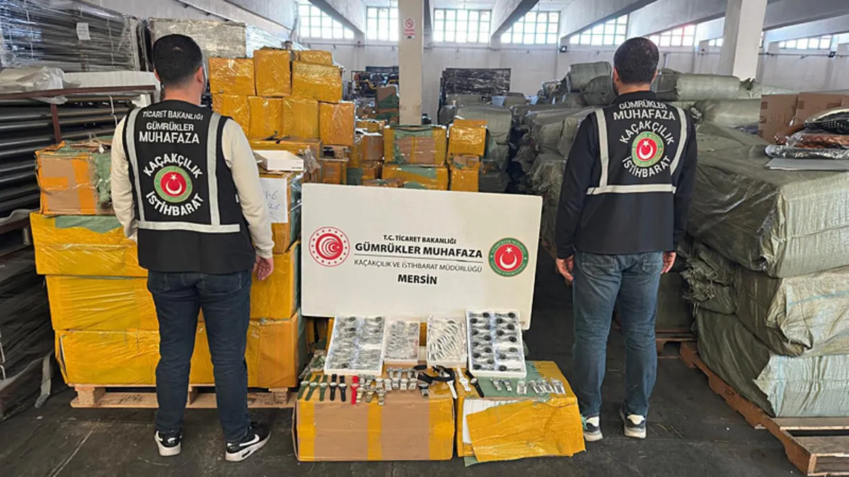 Mersin'de kaçakcılık operasyonu: 116 bin saat ele geçirildi! Mersin'de kaçakcılık operasyonu: 116 bin saat ele geçirildi!