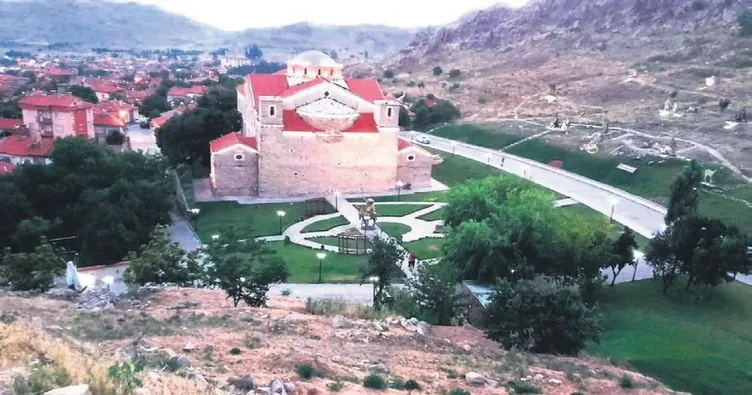 Kızıl Kilise’ye turist akını