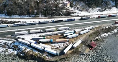Gürcistan’da yağan kar Sarp’ta TIR kuyruğu oluşturdu: Binlerce TIR Gürcistan’a gitmek için 4 gündür bekliyor #artvin