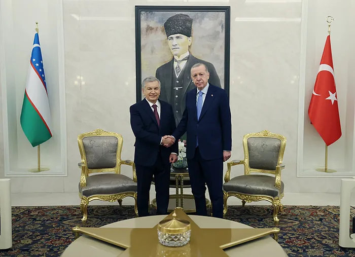 son-dakika-ozbekistan-cumhurbaskani-ankarada-baskan-erdogan-karsiladi-stratejik-adimlar-atilacak-1769692094625.jpg SON DAKİKA! Özbekistan Cumhurbaşkanı Ankara'da! Başkan Erdoğan karşıladı! Stratejik adımlar atılacak