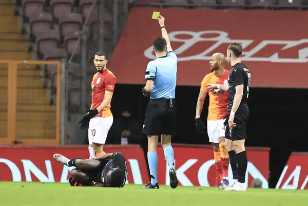 son-dakika-galatasarayda-younes-belhandanin-sozlesmesi-feshediliyor-1615370390038.jpg