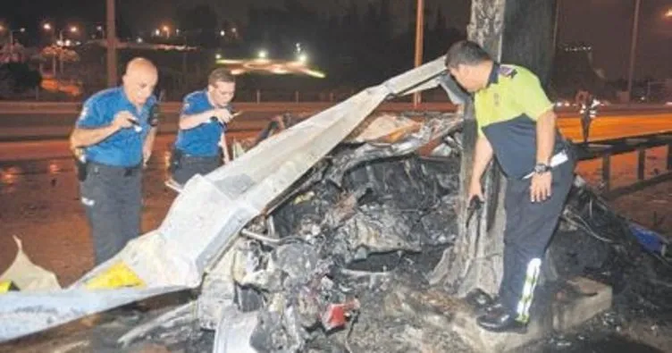 Direğe çarpan otomobil yandı, sürücüsü öldü
