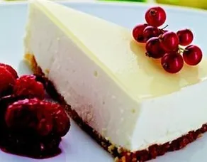 Kırmızı Meyveli Basit Limonlu Peynirli Kek