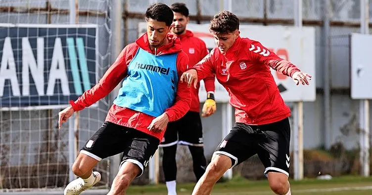 Sivasspor minyatür kale oyun oynadı