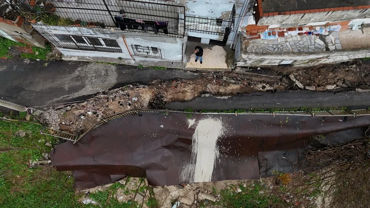 İzmir’de yetersiz altyapı vatandaşı vurdu: Cadde ve sokaklar göle döndü! İzmir’de yetersiz altyapı vatandaşı vurdu: Cadde ve sokaklar göle döndü!