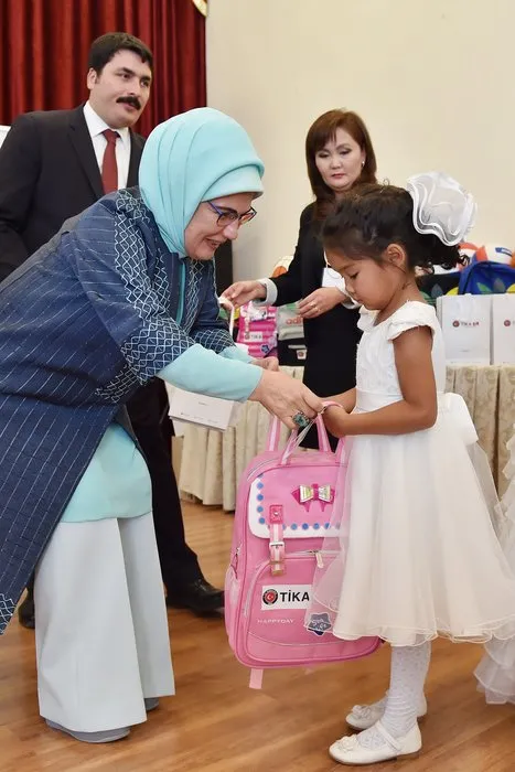 Emine Erdoğan’dan çocuk evi ve yetimhane ziyareti