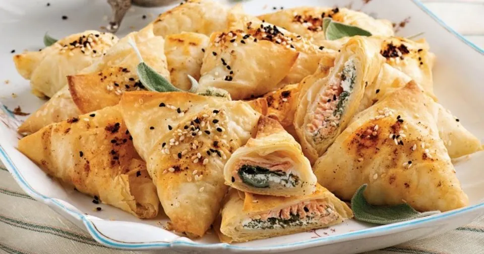 Somonlu Peynirli Üçgen Börek Tarifi BöreklerÇörekler ve Poğaçalar