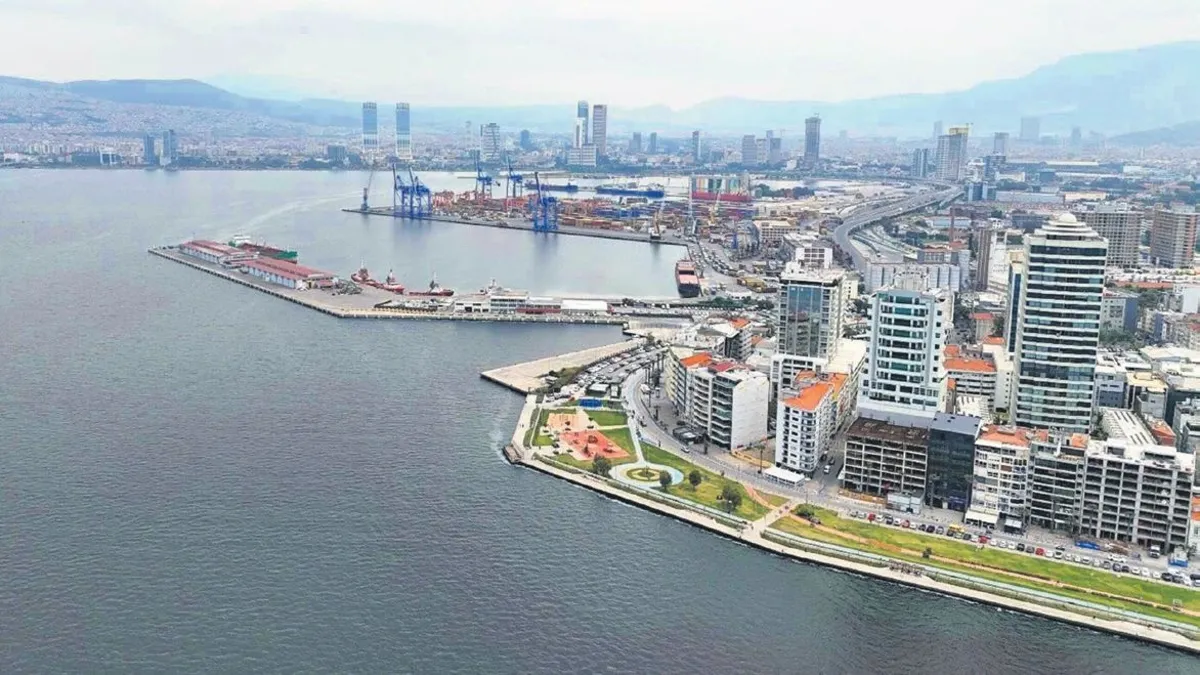 İzmir'i Esir Alan Korkunç Koku: Her Yeri Saran Pislik İsyanı!