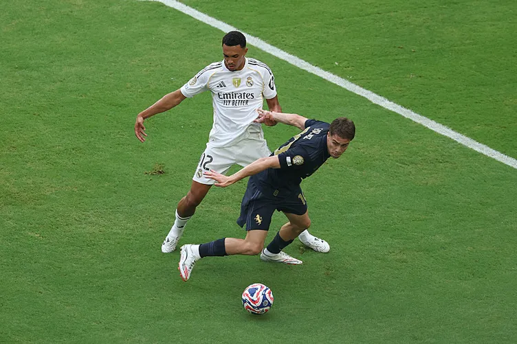 Milli futbolcu Kenan Yıldız resmen imzayı atıyor! 4 Son dakika transfer haberi: Milli futbolcu Kenan Yıldız resmen imzayı atıyor! Yeni kazancı dudak uçuklatacak...