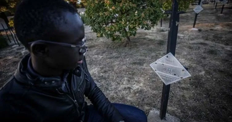Senegalli askerlerin mezarları Müslüman mezarlığına taşınsın