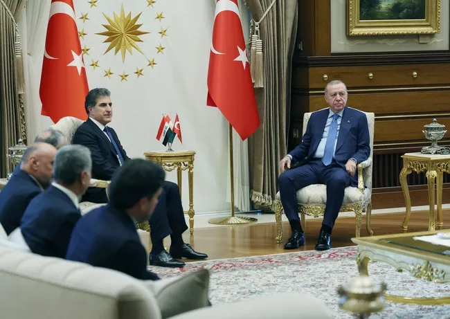 son-dakika-baskan-erdogan-ikby-baskani-necirvan-barzaniyi-kabul-etti-1760018623432.jpg SON DAKİKA... Başkan Erdoğan IKBY Başkanı Neçirvan Barzani'yi kabul etti