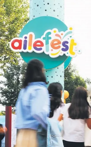 ailefestte-farkli-kusaklar-bulusuyor-1790887490924.jpeg
