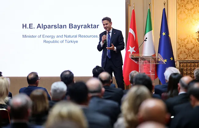 bakan-bayraktardan-italyan-enerji-sirketi-ile-isbirligi-mesaji-bu-buyuk-bir-proje-1793114364239.jpeg