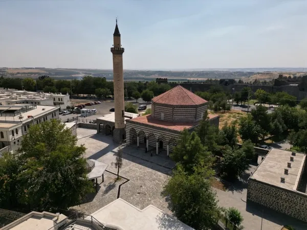 bakan-ersoy-duyurdu-asirlik-mabetler-yeniden-cemaatiyle-bulusacak-1790846467206.jpg