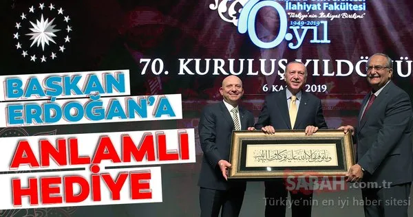 Ankara Üniversitesi İlahiyat Fakültesi'nin 70. kuruluş yıl dönümünde Başkan Erdoğan'a özel hediye