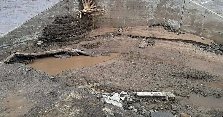 Güney Afrika’yı sel vurdu: 37 ölü