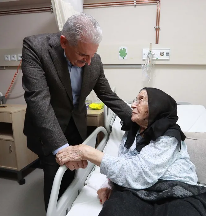Başbakan’dan sürpriz hastane ziyareti