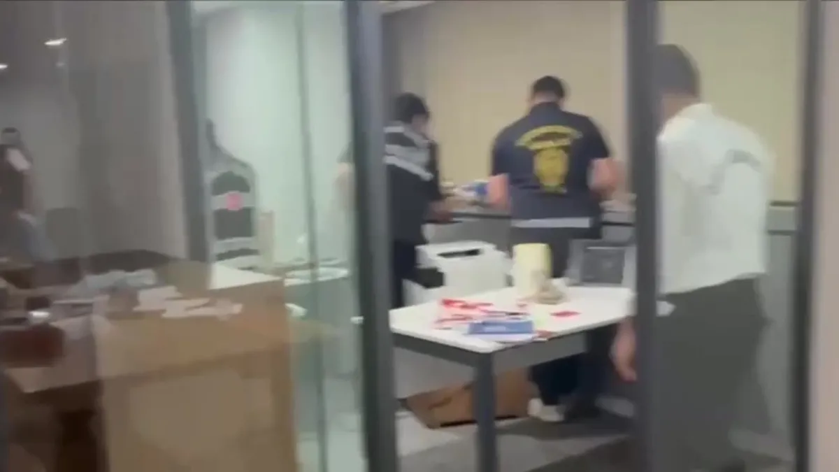 Haluk Levent gözaltına alındı! Ahbap Derneği’nde arama görüntüleri! videosunu izle Haluk Levent gözaltına alındı! Ahbap Derneği’nde arama görüntüleri! videosunu izle