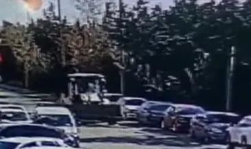 Silivri’de kontrolden çıkan kepçe araçları biçti... O anlar kamerada