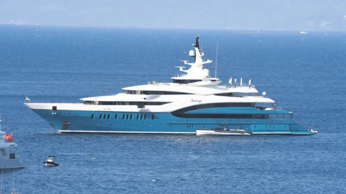 Hint milyarder mega yatında parti yaptı Hint milyarder mega yatında parti yaptı