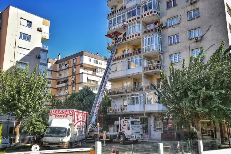 Son dakika haberi: İzmir'deki şiddetli depremin ardından vatandaşlar bölgeyi terk etti! Sessizlik hakim oldu