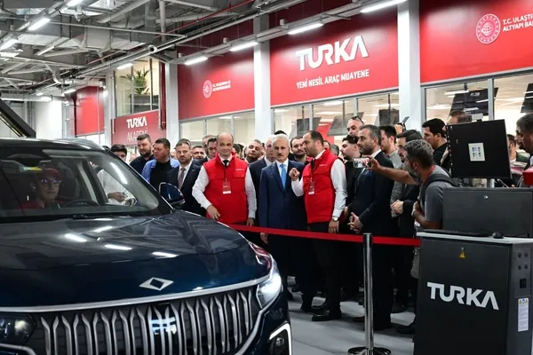 arac-muayenesinde-teknoloji-devrimi-yapay-zeka-ve-robotik-sistemler-aracin-mrini-cekecek-1787321796351.jpeg
