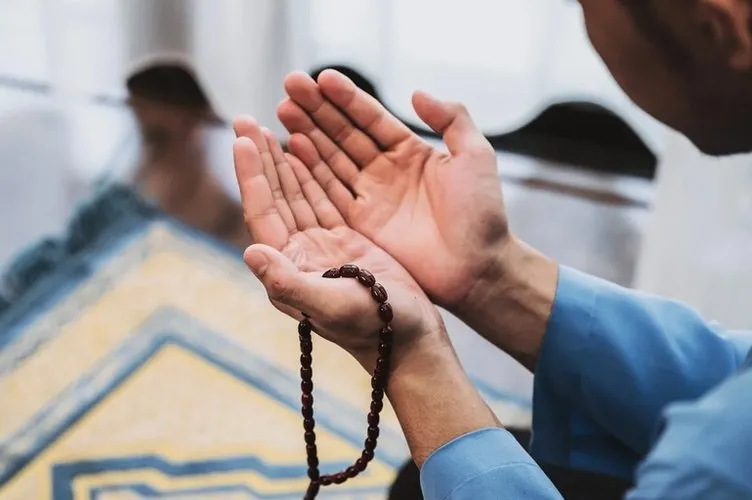 DİLEK DUASI OKU, En Etkili Dilek Duası Arapça Yazılışı, Türkçe Okunuşu, Anlamı ve Meali