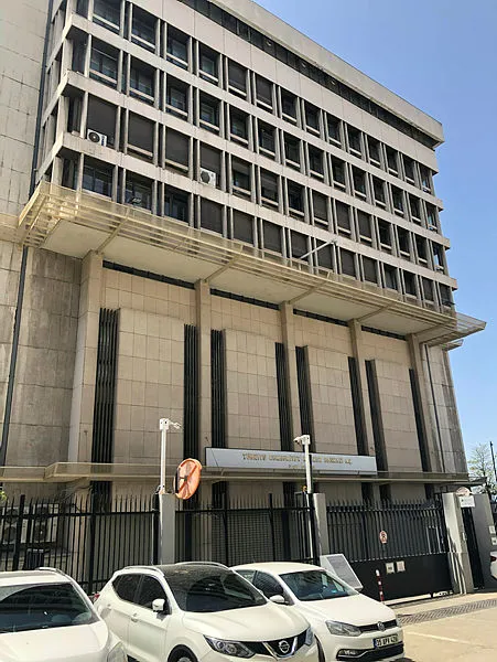 İzmir’de iş insanını parasını kurtarma yalanı ile 3 milyon dolandırdılar! - 6