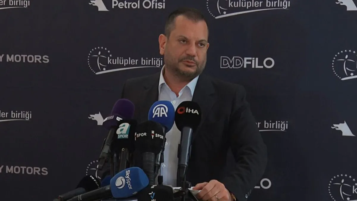 TFF’den yeniden Kulüpler Birliği Vakfı Başkanı seçilen Ertuğrul Doğan’a tebrik TFF’den yeniden Kulüpler Birliği Vakfı Başkanı seçilen Ertuğrul Doğan’a tebrik
