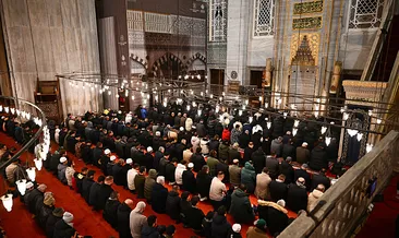 Regaip Kandili dualarla idrak edildi! Tüm yurtta eller semaya yükseldi