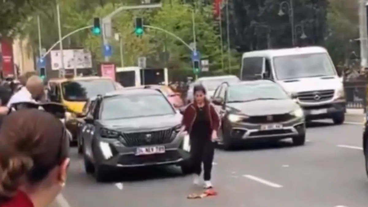 Dursun Özbek’ten trafikte saldırıya uğrayan Galatasaraylı kadın taraftara davet! Dursun Özbek’ten trafikte saldırıya uğrayan Galatasaraylı kadın taraftara davet!