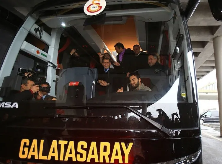 Galatasaray yeni otobüsünü teslim aldı