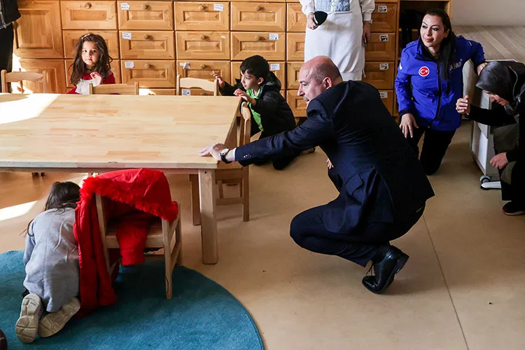 Çocuklara deprem nasıl anlatılmalı? İşte uzmanlardan ailelere tavsiyeler