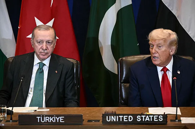 bmde-gazze-zirvesi-baskan-erdogan-ile-trump-bir-araya-geldi-1758659639785.jpeg BM'de Gazze Zirvesi! Başkan Erdoğan ile Trump bir araya geldi