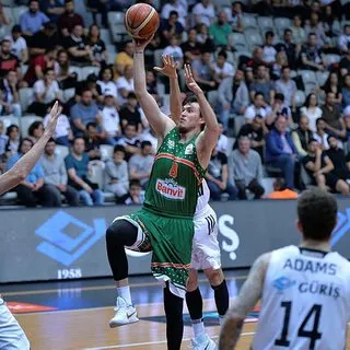 Banvit, Beşiktaş'ı yendi seride öne geçti