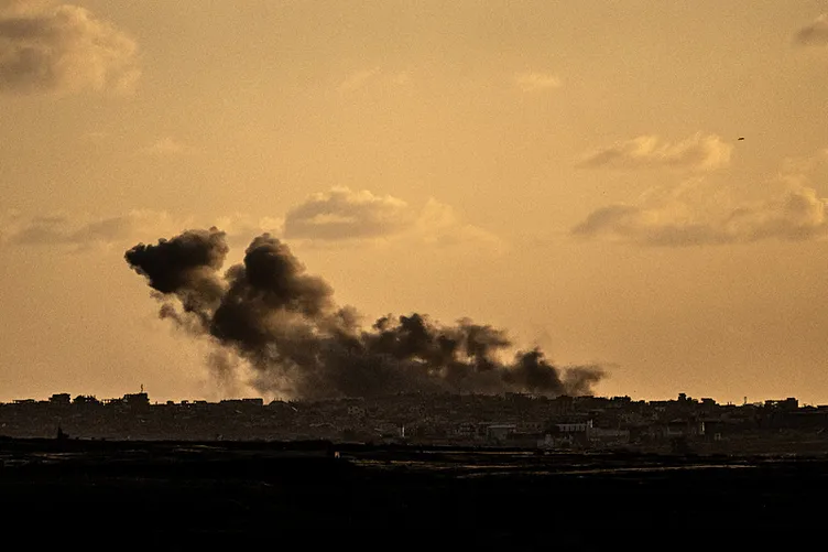 İsrail vahşetinin en net görüntüsü: Ölü bedenler havaya savruldu! Gazzeli gazeteci o anları paylaştı