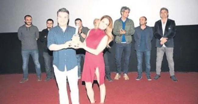 İzmir seyircisini kahkahaya boğdular