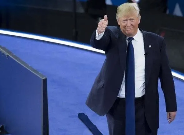 Donald Trump’ın kravatı sosyal medyayı salladı