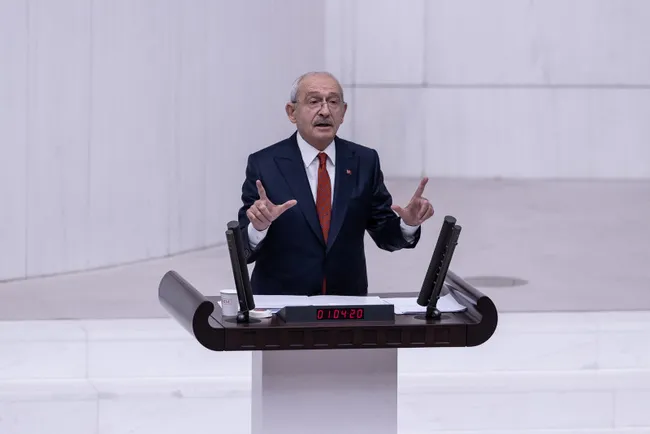 chpden-tbmmde-provokasyon-kilicdaroglunun-iftiralarina-bakan-soyludan-tepki-ispat-etmezse-serefsizdir-1670262243730.jpg